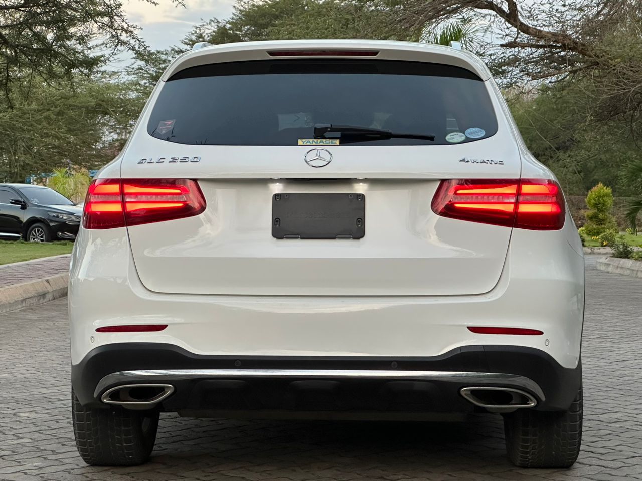 Mercedes Benz thumbnail 2